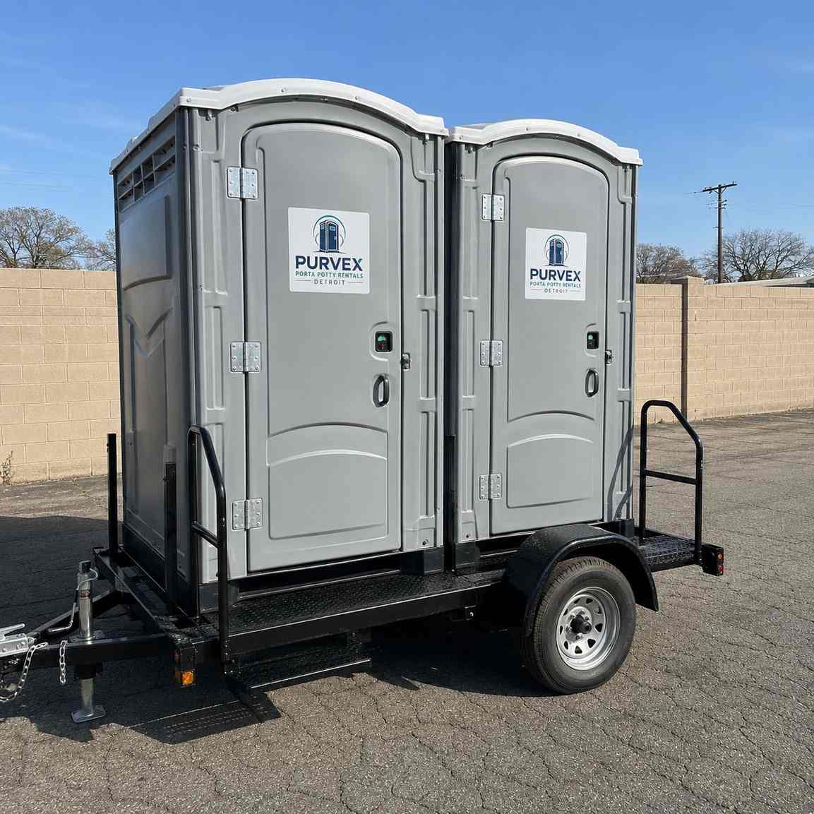 Deluxe flushable porta potty trailer rental Detroit